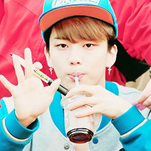 안녕~~ Thanks for follow me ! ผมคือ ยู ยองแจ เจ้าหมูอัฉริยะสุดเกรียนและพูดมากจากบีเอพี -..-