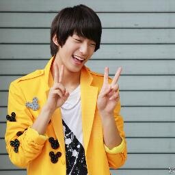 อันยองคร้าบบ~ผมก่งก๊งมักเน่น้อยแห่งชาวเด็กกล้วย^^ฟอลมาคุยสิครับแล้วคุณจะหลงผมนะ;) 
•คู่หูเพนกวิ้นจอมซนของ @SUNGJAEBOT_PMF• PMFN29~#Paranmolefam