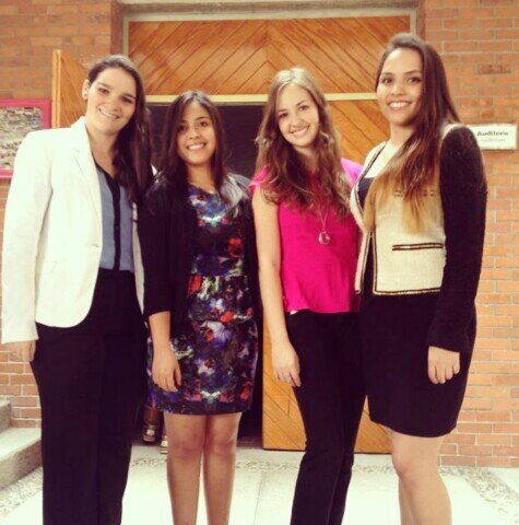 Sociedad de Alumnas 2013-2014
PrepaUP femenil

Presidenta: @paolagutca
Vicepresidenta: @anaimartinv
Tesorera: @fersideleon
Secretaria: @reginagdnz