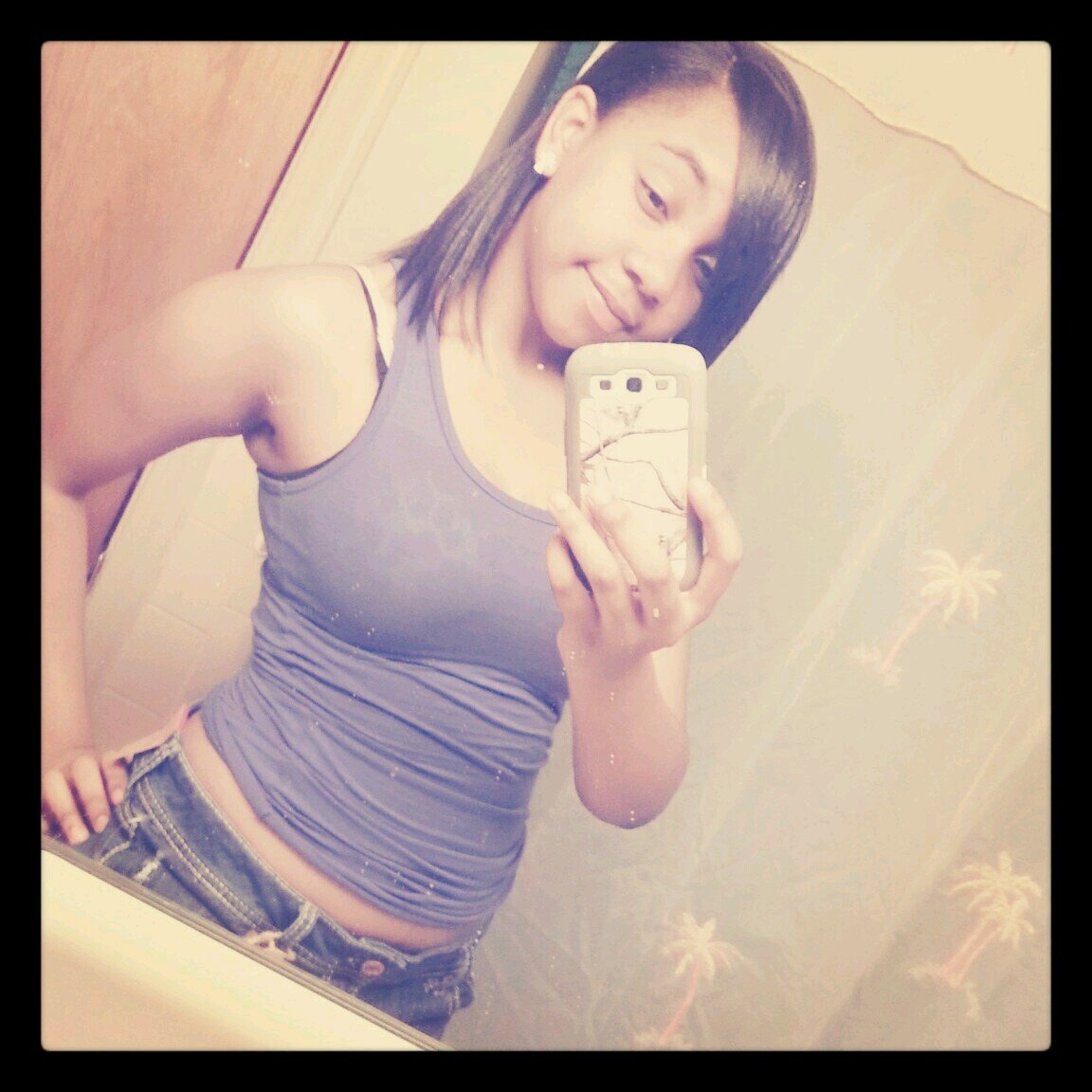 It's Essence's back up account @KittyGanggg__xo follow both of them and fwm (: