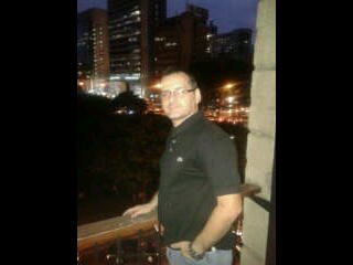 Amante del buen cine,polémico,frontal hasta la médula,me molesta la injusticia y la combato.