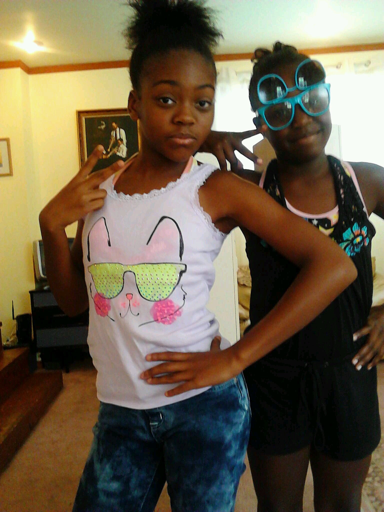 MAYBFFS's profile picture. chilling with one each other n living a fun funky young life being bff's forever