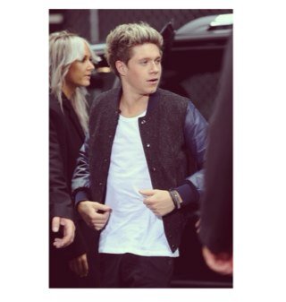 ☝This account is dedicated to the Hundsome, Dazzling Niall Horan☝They're are also some pictures of Niall ♥