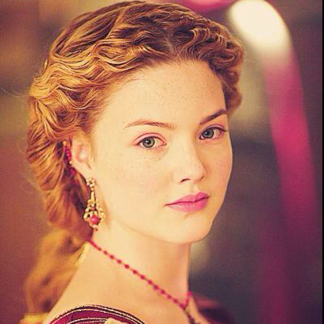 I am a member of the Queen's court, a noblewoman. [10 of Hearts|Single|RP 18+]