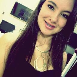 - Quem me vê, me vê sorrindo e vai ser sempre assim .