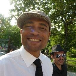 Enseignant certifié d'anglais spécialisé dans le Toeic et le Toefl, je suis passionné de lecture, d'art, d'échanges et de rencontres.