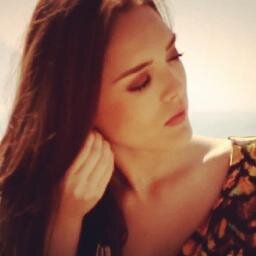 Twitter dedicado totalmente a atriz, que também foi cantora em cheias de charme huhu, e diva, Isabelle Drummond