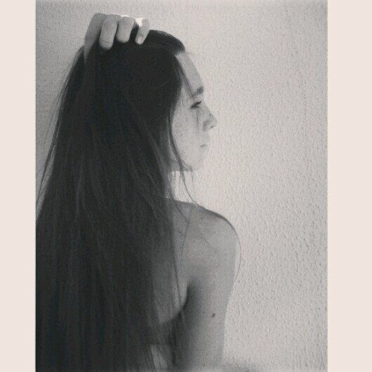 Yo? Alocada, divertida, soñadora, celosa, pero nunca posesiva.. , adoro las galletas príncipe, y que me llamen peque, pero sobre todo amo a mis 5 chicos ♡