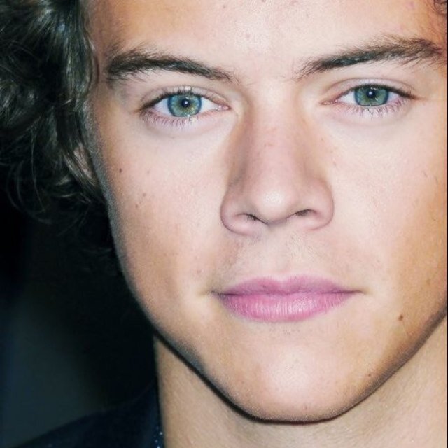 im falling for your eyes, but they dont know me yet ♡