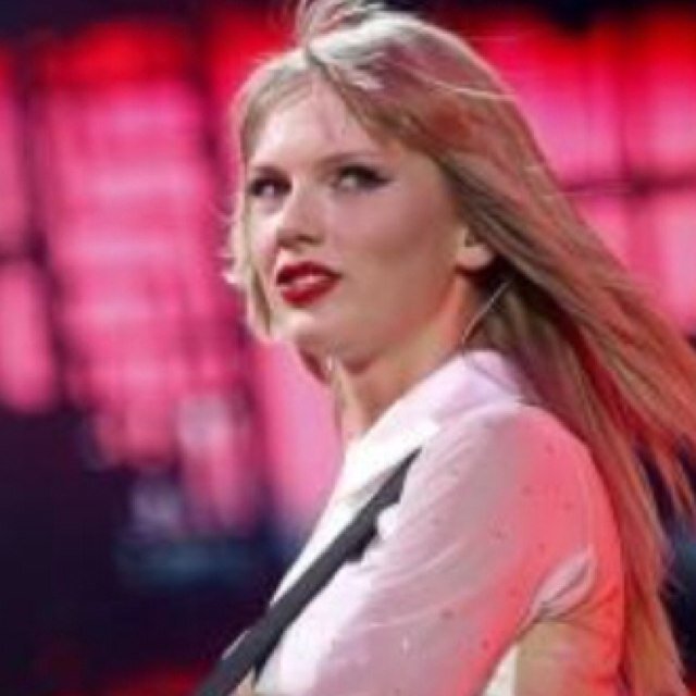 fandomsomg's profile picture. meredith ate your bio? no, meredith ate your creativity.