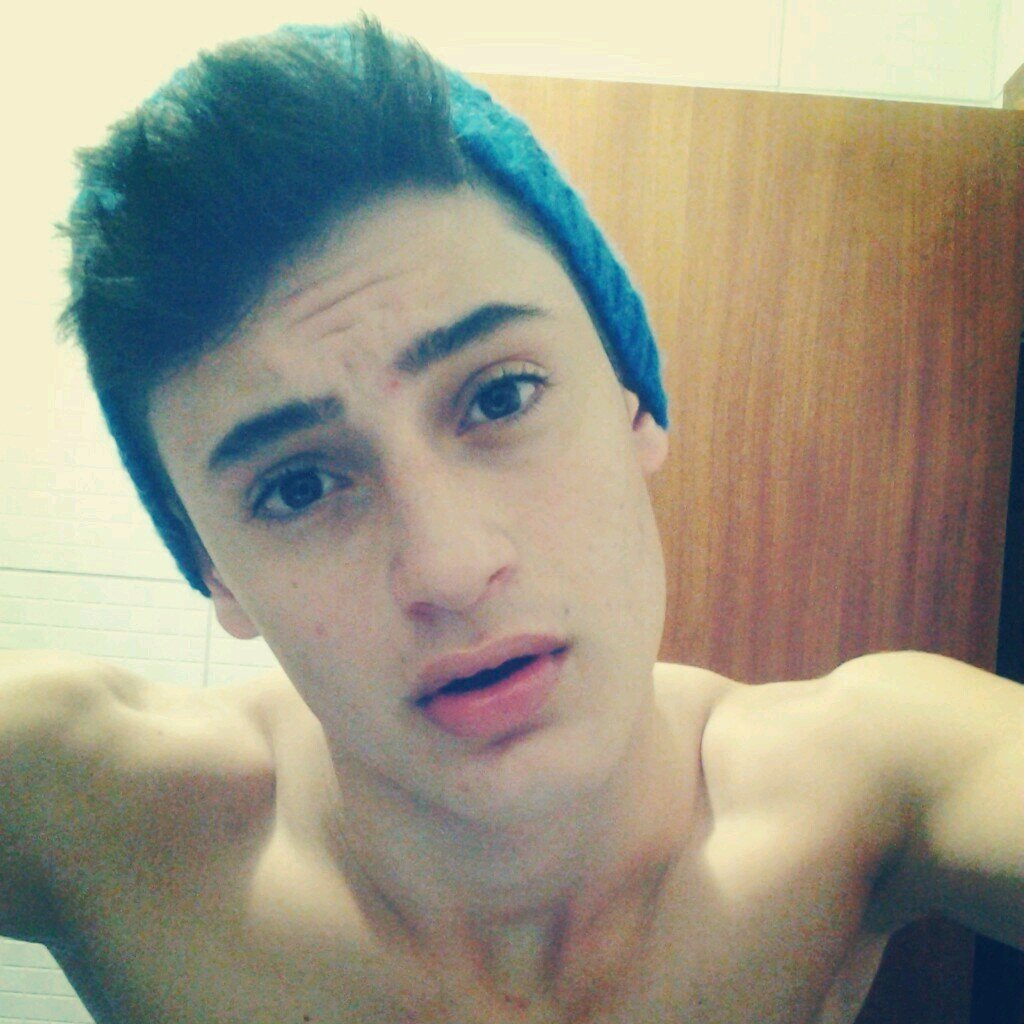17, gemêos and basketball player of S.E.Palmeiras, insta: @Mgimenes_ snap: Matgimenes  skype: matgimenes23