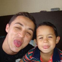 22 anos, sagitariano, estudante de odontologia (UFPE). Tio de Gabrielzinho e Davi (que tá chegando).