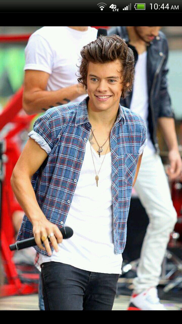 Free follow from @medibear96 so please follow her, not this account. You'll see she follows back all fangirl accounts(: