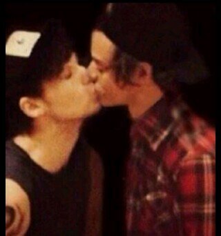 thats right mother fuckers louis tops      @tomlinotorious