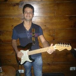 Músico de bandas! Gosto de cinema, música, shopping, festas, lazer!