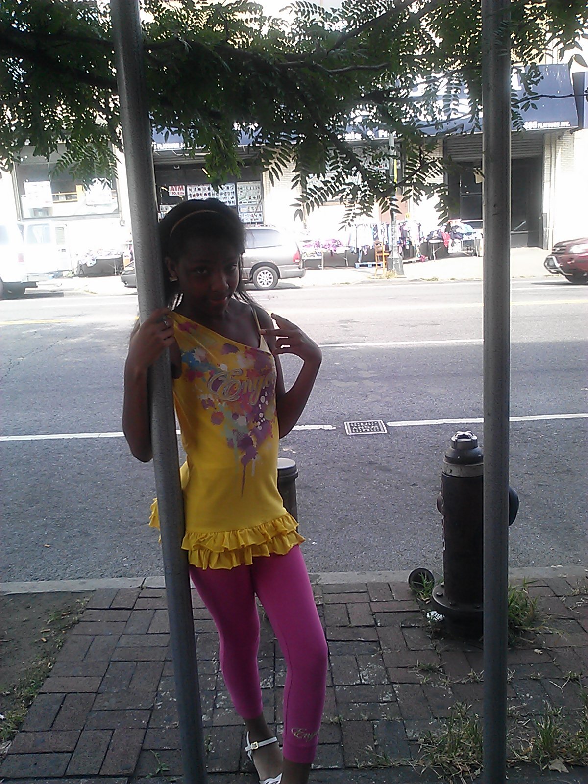 if u on my page u might as follow me,and I'm apart of team mindless im so mindless.you guys make my day. luv u guys.