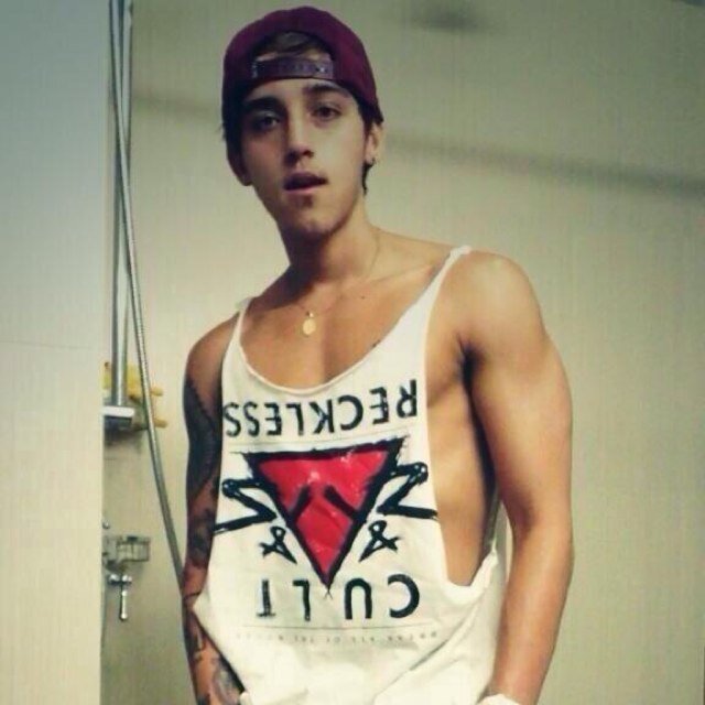 go follow @Cumisha1D for a dm to Beau Brooks, Ariana Grande, and Little mix