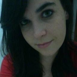 15 anos, nada fofa, chata e um pouquinho convencida. Amo Rock & Metal! Minha banda preferida? AC/DC.