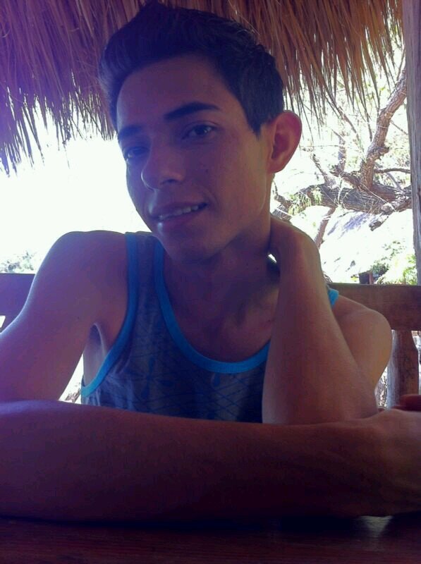 Soy muy amigable! me gusta salir, soy guapo y ya :)