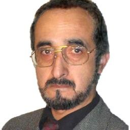 Ph.D. en Ciencias Teatrales (Humboldt Universität Berlin). Actor, director, pedagogo, Investigador. Profesor de Filosofía, Ética, Artes de la Representación.