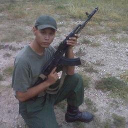 Estudiante de informática y vocero estudiantil, delegado por Aragua de la comisión de relaciones internacionales por la JPSUV antiguamente soldado de la FANB