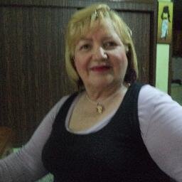 Soy Feliz, humilde, honesta con un corazón enorme, Madre de 3 hijos que amo, orgullosa de ellos y unos nietos adorables y amados, gracias dios mio