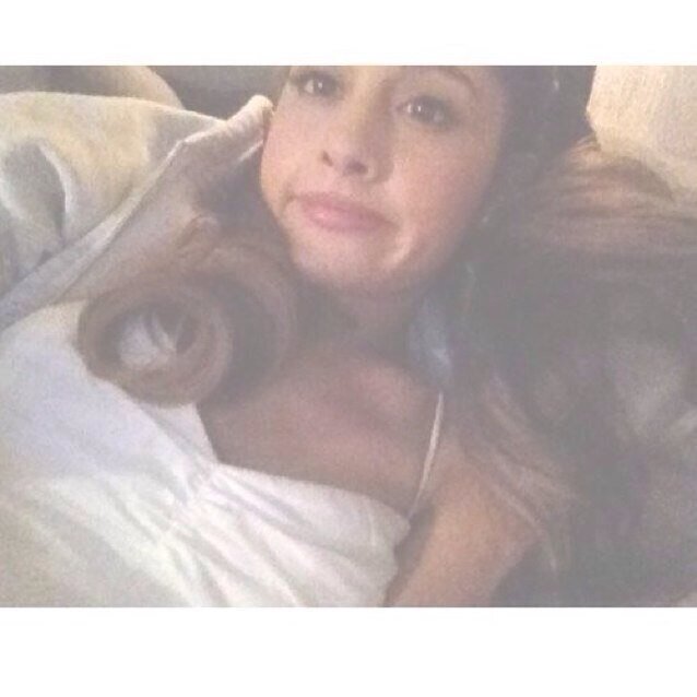 I love @arianagrande ♡ ~ dont like @arianagrande ? Dont follow . THIS IS US ♡ .... Put your hearts up ❤ @justinbieber Cat by day.