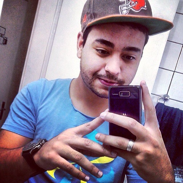 Preucupado em fazer as coisas darem certas, mas a felicidade ja me achou.. @_tatts s2