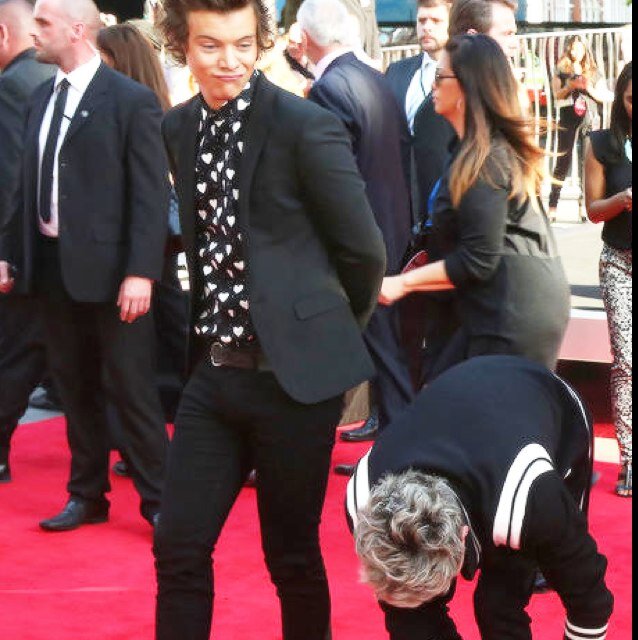 All things One Direction, but mostly Harry.. Elounor Shipper 3