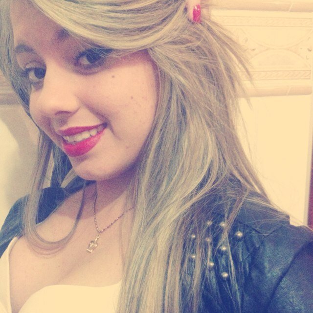 É preciso fazer o bem, porque o mundo vai mal. Caroline