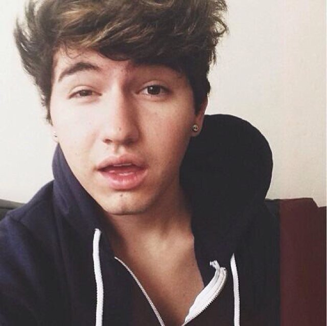 smilebecausejc's profile picture. just a reminder that you got your jc follow and you are beautiful, follow me @alrightemma :)