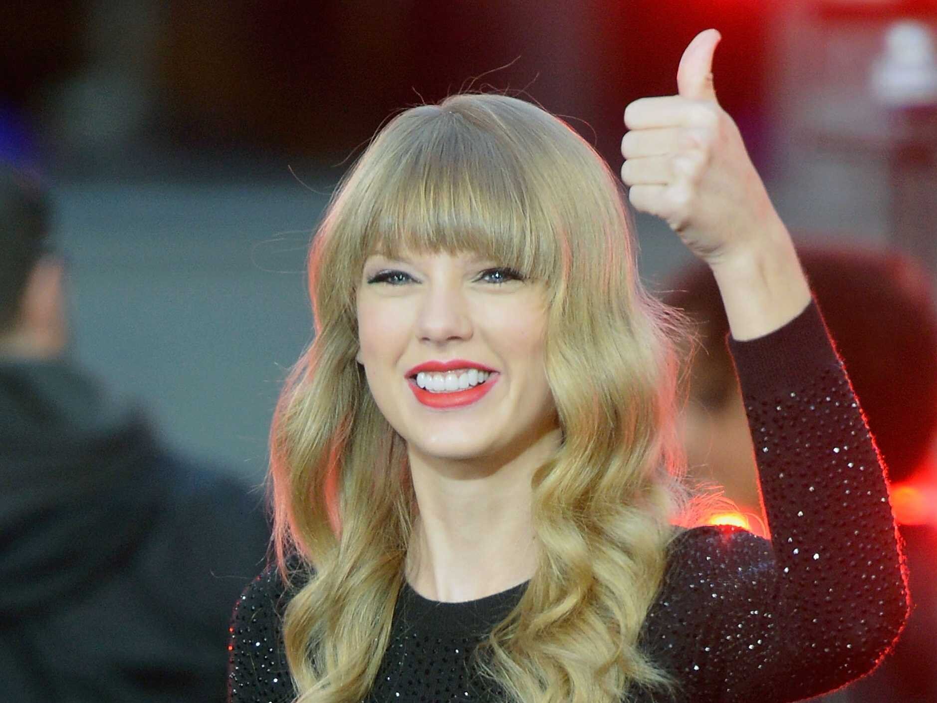A male swiftie since 2011.  A fan since 2009.   I will always have taylor's back.