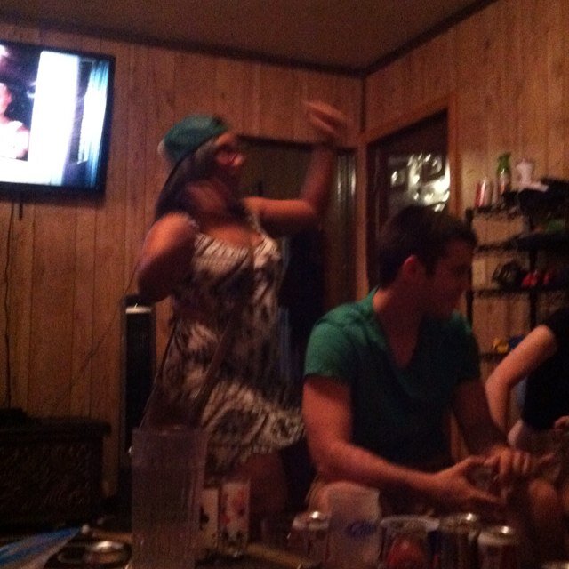 CourtSt_Happens's profile picture. Living on the edge we see a lot of shit #ou #oyeah
If you have any crazy stories that happen on court send me a message.