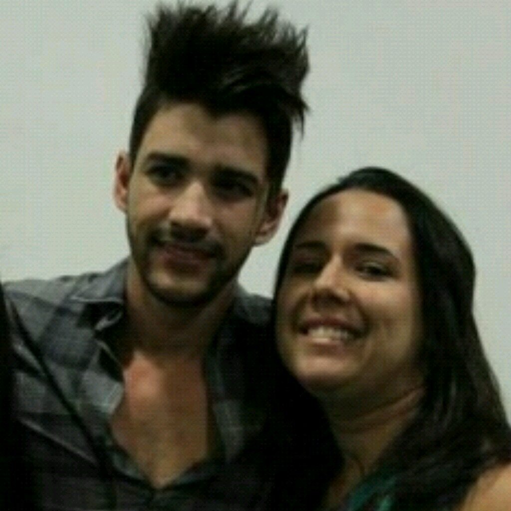 Nem no céu nem na terra  há um DEUS maior ele faz e refaz ele é DEUS o resto é pó ... Amor eterno GUUU