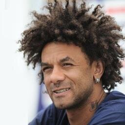 Doğduğumda Doktorlar Çok Şaşırmış.Çünkü Bir Kolumdan Sarı Diğer Kolumdan Lacivert Kan Akıyormuş. FENERBAHÇELİ Kanından Belli Olur...