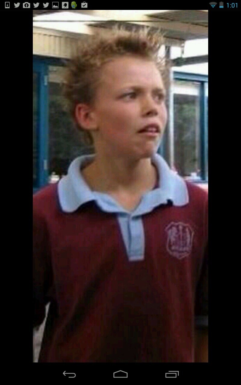 Weheyyy you got a free follow from @MashtonBitch why dont you say thank you by following her, she follows back