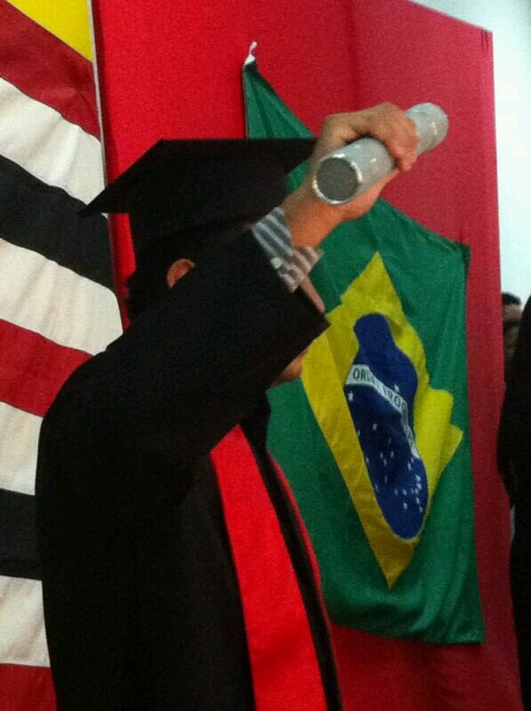 Siga minhas mãos...