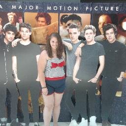 My name is Dari.I live in Bulgaria.My idols are 1D.I Love so much 1D *HarryZaynLouisNiallLiam* and carrots-they are my world!