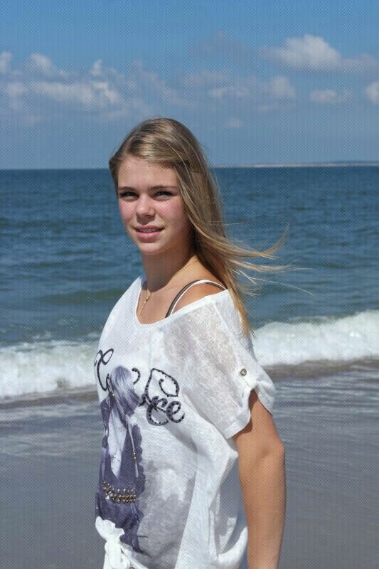 heeeyy schatje 333 iloveyouuuuu c: zwemmend in kleren in het zwembad.... hihihi xxxxx iemand @.@ ik kom nog een keer op schoolx