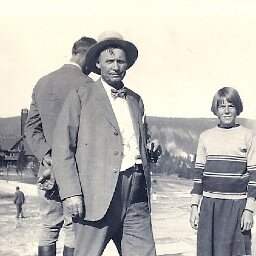 mysweetladyjune's profile picture. vintage-antique-primitive-industrial-chippy and rusty