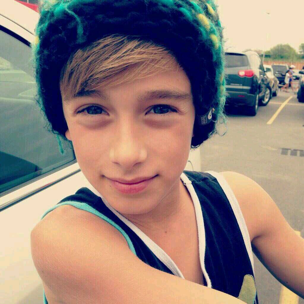 Canadian♣ 11★ JO ♥ Follow me on instagram @Johnnyosings_fp★ Johnny Follow/Notice Me ★