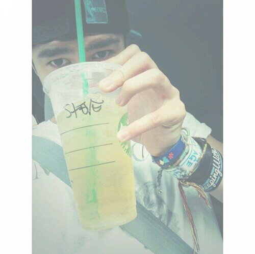 follow @zaynohmygod :)