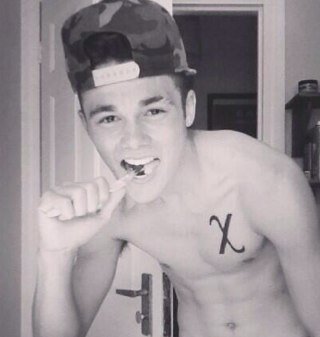 @overloadmusic is the best,ollie,ryan,joey and jordi too, all together i love OVERLOAD XXX overload followes me xx WOOP WOOP X