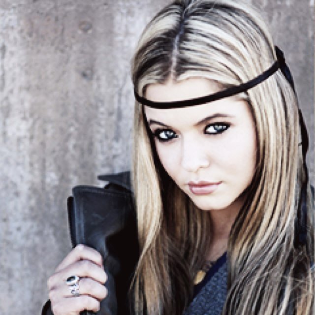 There are only two ways of telling the complete truth - anonymously and posthumously. • || PLL • MC || •