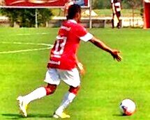 jogador do s.c internacional guiado por Deus
