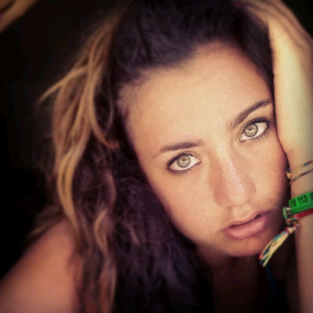 L'amore è come una tazza di thè e noi siamo come i biscotti: Basta che ci stai dentro un secondo di troppo...quando esci rischi di spezzarti a metà.