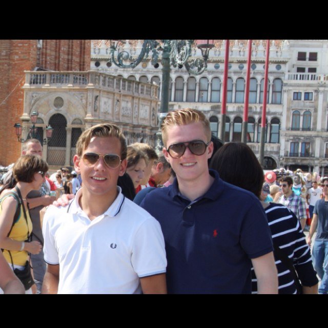 16 jaar, Atheneum 4, 2College Durendael, AFC AJAX ★★★