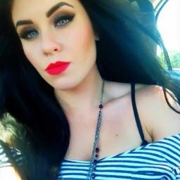 Cosmetologist, makeup junkie, coffee addict, big hair, music, & tattoos.  @Wwerollins Girlfriend ✞♥