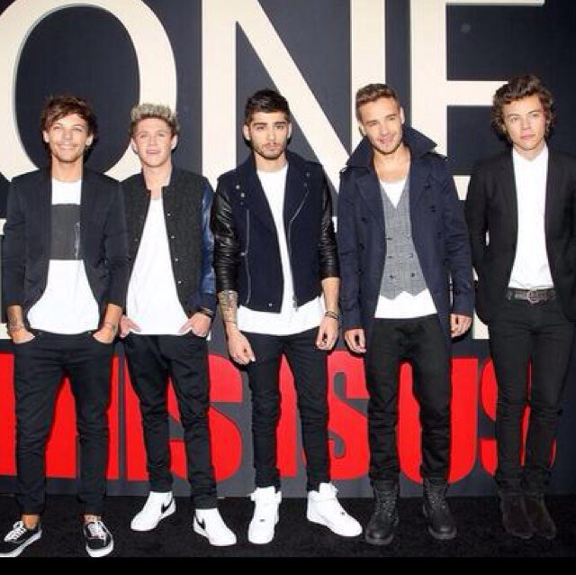 My name is Chloe! I ❤ 1D and TW! And I went to 1D on on the 12-3-13 Niall winked and waved! They now know who I am :P And I'm a Galway Girl