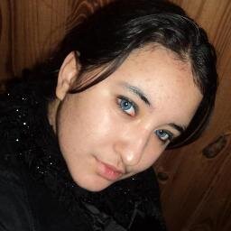 ♥♥ O mundo pode ate fazer voçe chorar, mas Deus te quer sorrindo..♥♥    :)